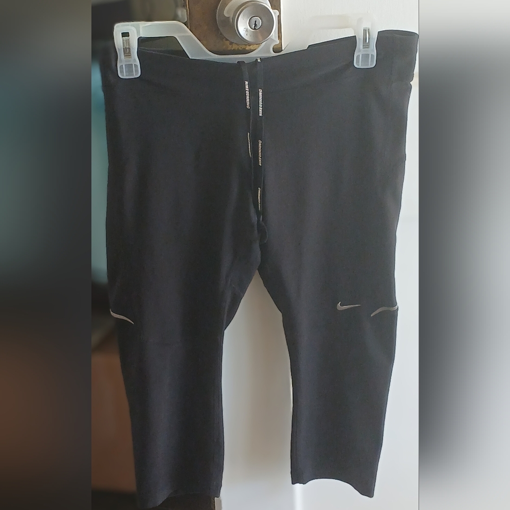 Nike Black Athletic Capri Running Leggings. (Size M)